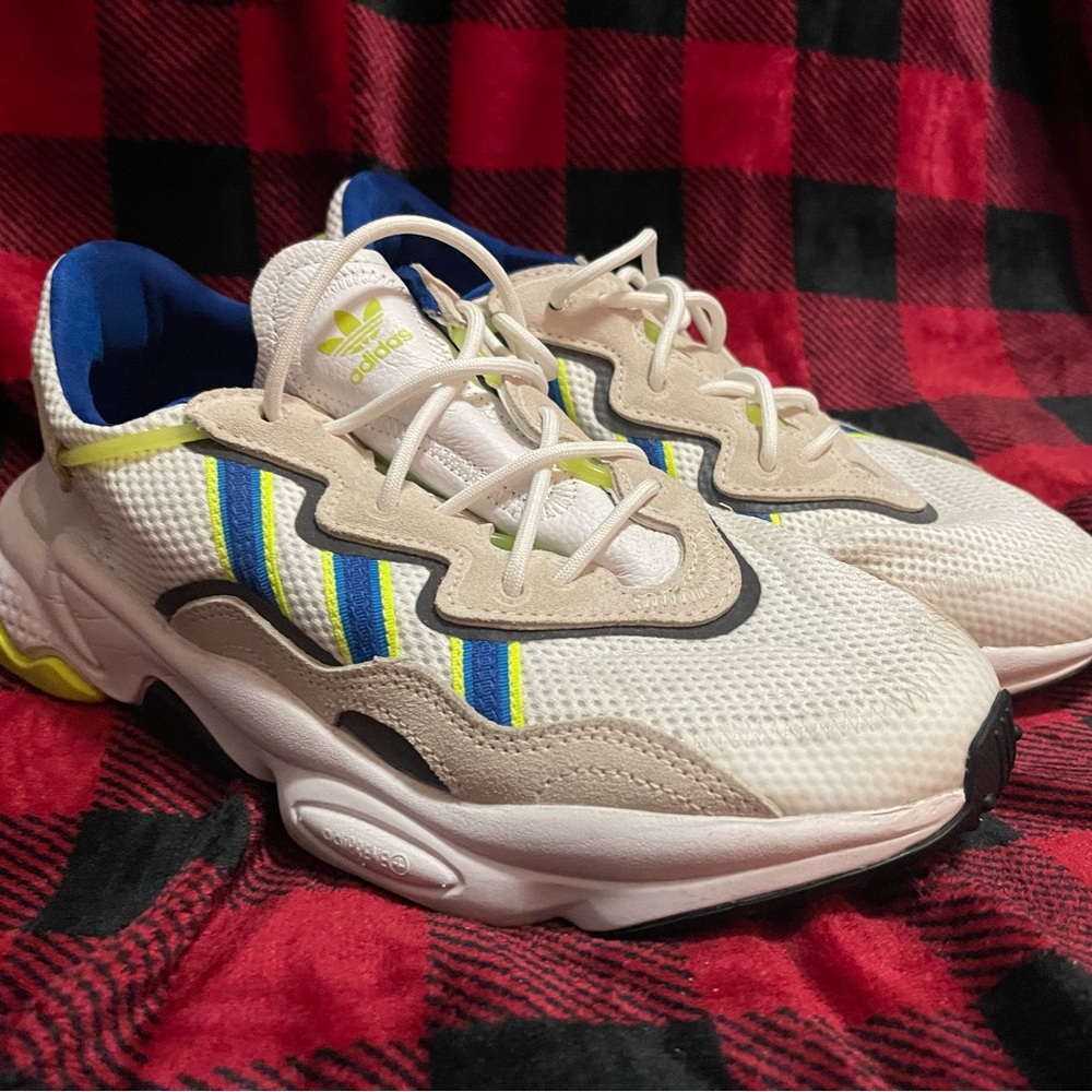 Men’s Adidas OZWEEGO shoes